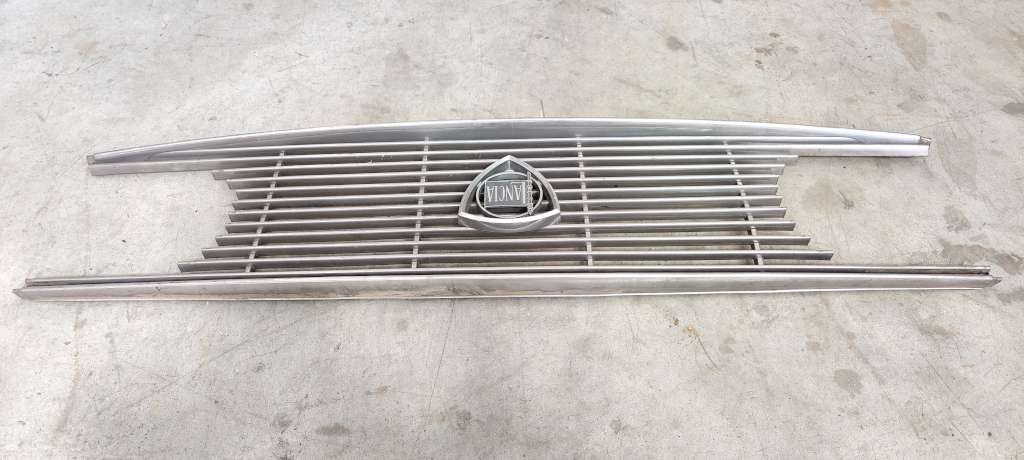 GRILLE DE RADIATEUR AVANT D'ORIGINE À CONTRÔLER LANCIA FULVIA BERLINA 2ème SÉRIE (FH864)