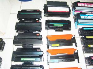 LOTTO STOCK TONER ESAURITI PER STAMPANTI LASER HP LEXMARK SAMSUNG EPSON
