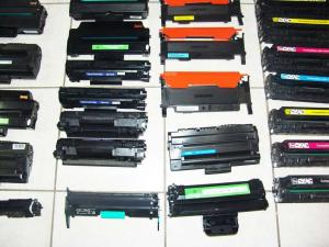 LOTTO STOCK TONER ESAURITI PER STAMPANTI LASER HP LEXMARK SAMSUNG EPSON