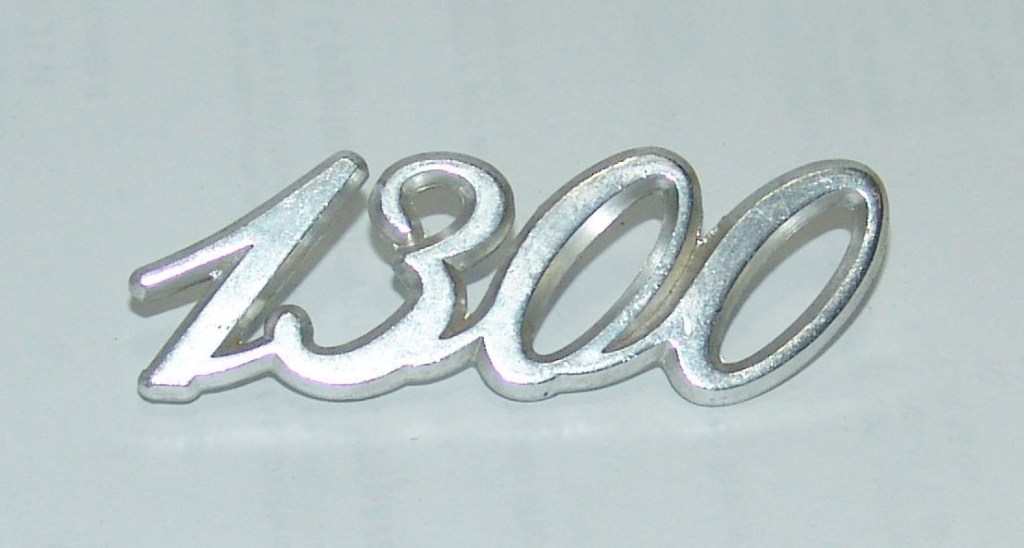 SIGLA STEMMA SCRITTA LOGO IDENTIFICATIVO ALFA ROMEO GIULIA 1300