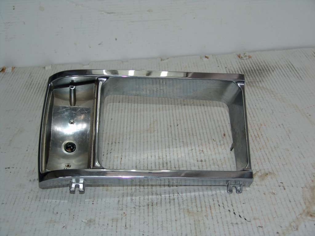 CORNICE FARO FANALE ANTERIORE DESTRO DX AUTOBIANCHI A 111 (E301)